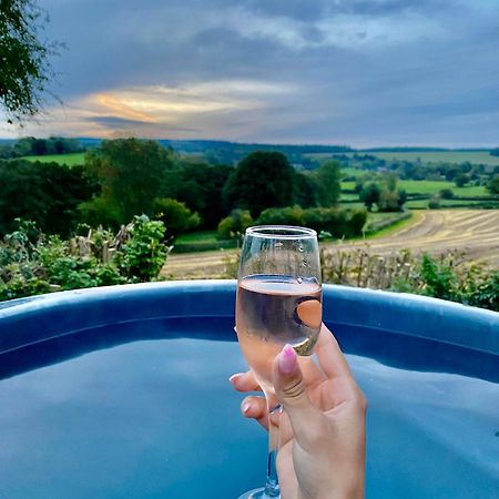 Romantic Nature Retreat, Luxury Glamping & Stargazing Views - Dragonfly Shepherd Hut Yarpole Esterno foto
