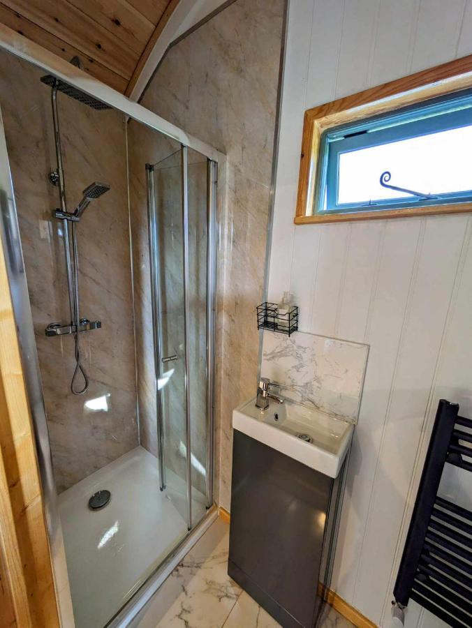 Romantic Nature Retreat, Luxury Glamping & Stargazing Views - Dragonfly Shepherd Hut Yarpole Esterno foto