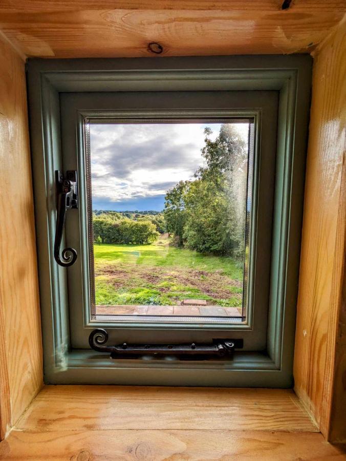 Romantic Nature Retreat, Luxury Glamping & Stargazing Views - Dragonfly Shepherd Hut Yarpole Esterno foto