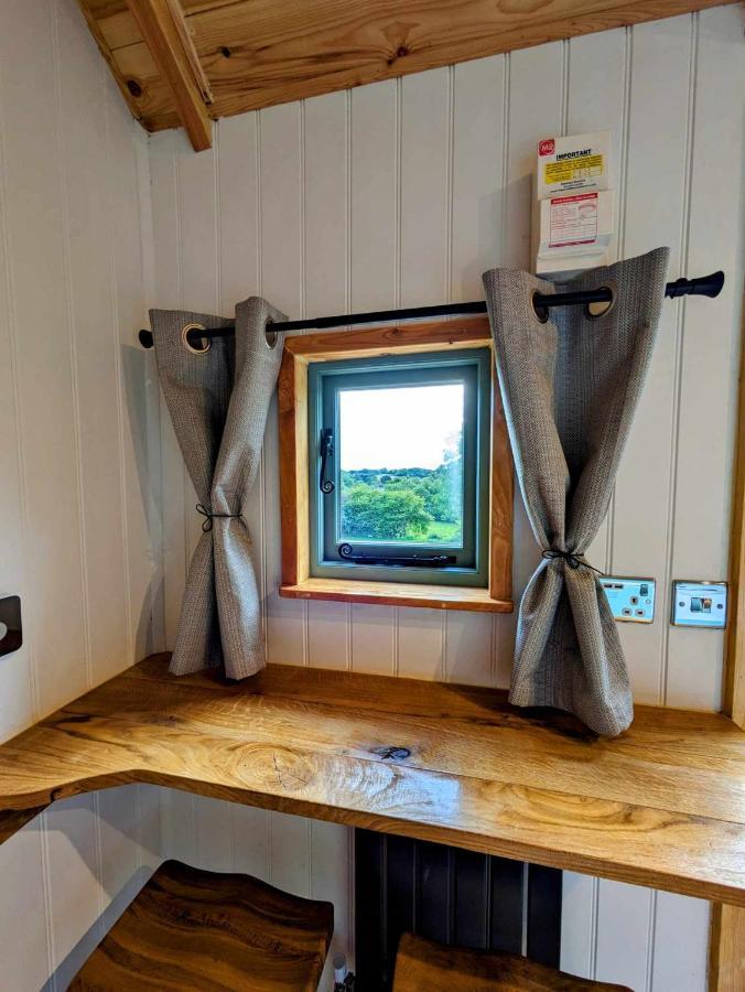 Romantic Nature Retreat, Luxury Glamping & Stargazing Views - Dragonfly Shepherd Hut Yarpole Esterno foto