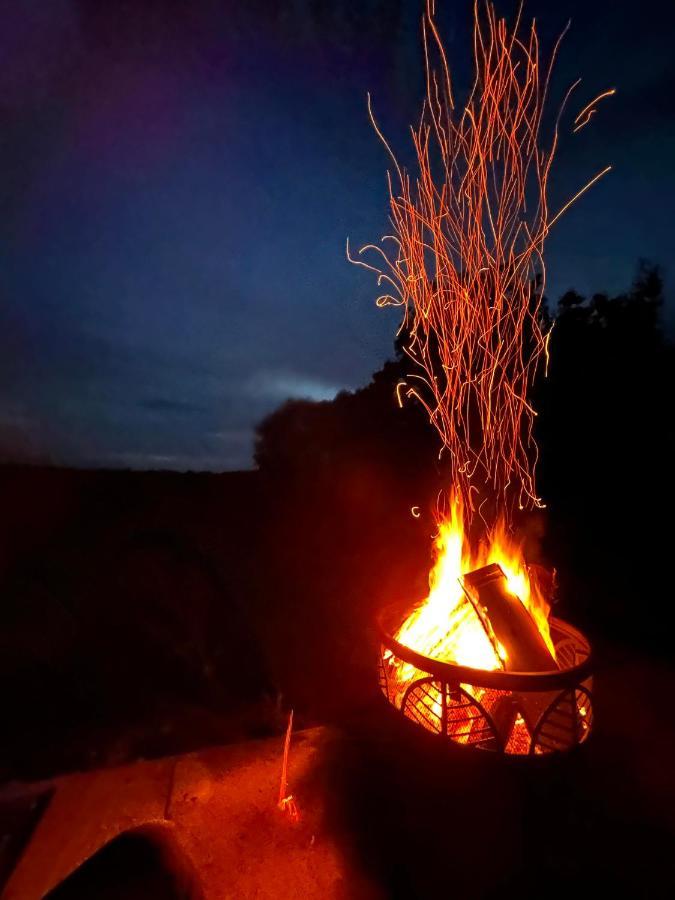 Romantic Nature Retreat, Luxury Glamping & Stargazing Views - Dragonfly Shepherd Hut Yarpole Esterno foto