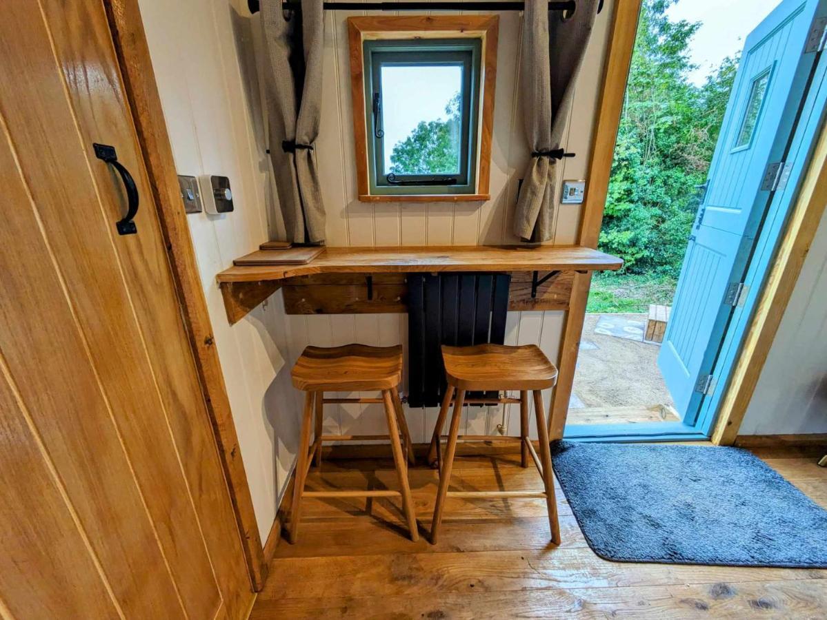 Romantic Nature Retreat, Luxury Glamping & Stargazing Views - Dragonfly Shepherd Hut Yarpole Esterno foto