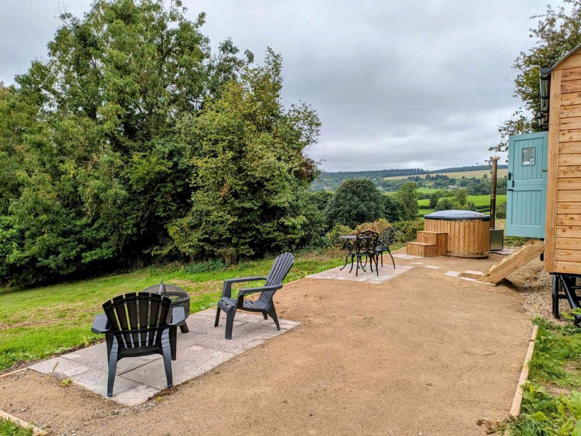 Romantic Nature Retreat, Luxury Glamping & Stargazing Views - Dragonfly Shepherd Hut Yarpole Esterno foto