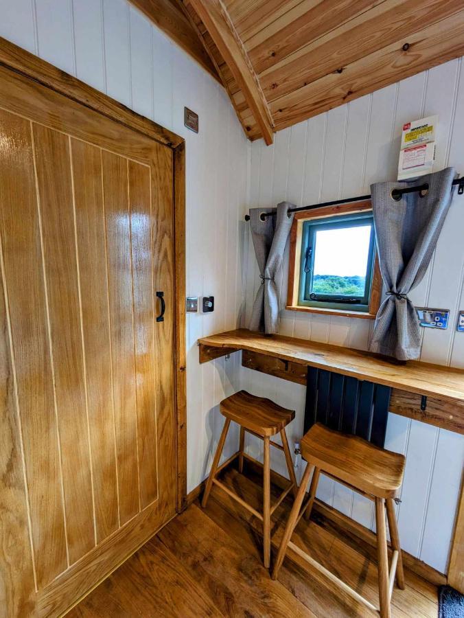 Romantic Nature Retreat, Luxury Glamping & Stargazing Views - Dragonfly Shepherd Hut Yarpole Esterno foto