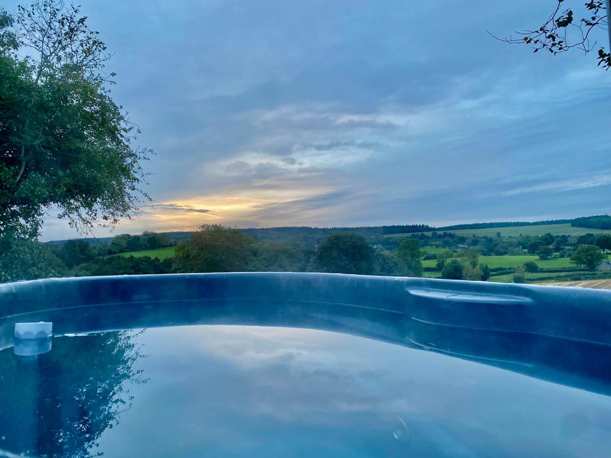 Romantic Nature Retreat, Luxury Glamping & Stargazing Views - Dragonfly Shepherd Hut Yarpole Esterno foto