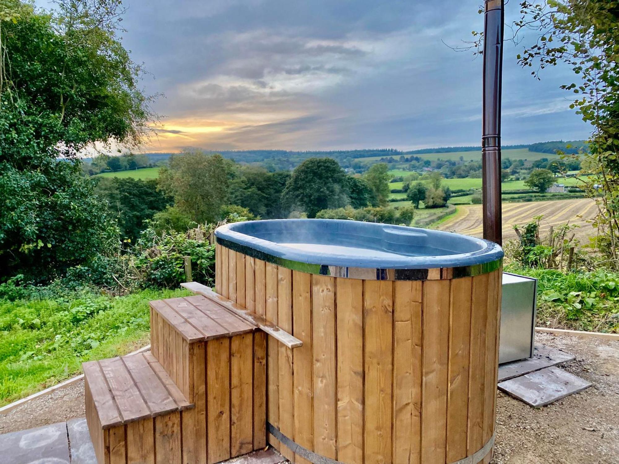 Romantic Nature Retreat, Luxury Glamping & Stargazing Views - Dragonfly Shepherd Hut Yarpole Esterno foto