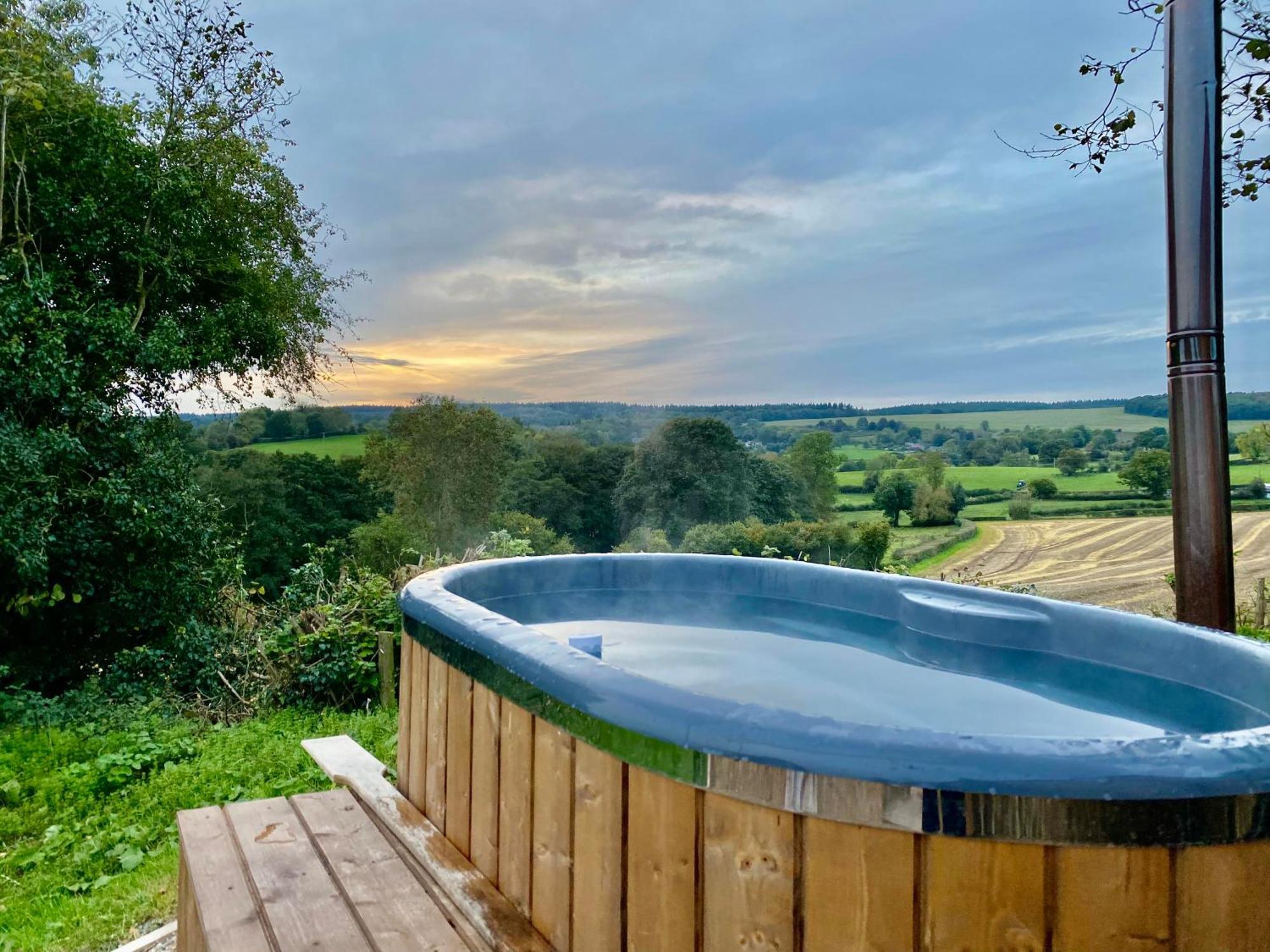 Romantic Nature Retreat, Luxury Glamping & Stargazing Views - Dragonfly Shepherd Hut Yarpole Esterno foto