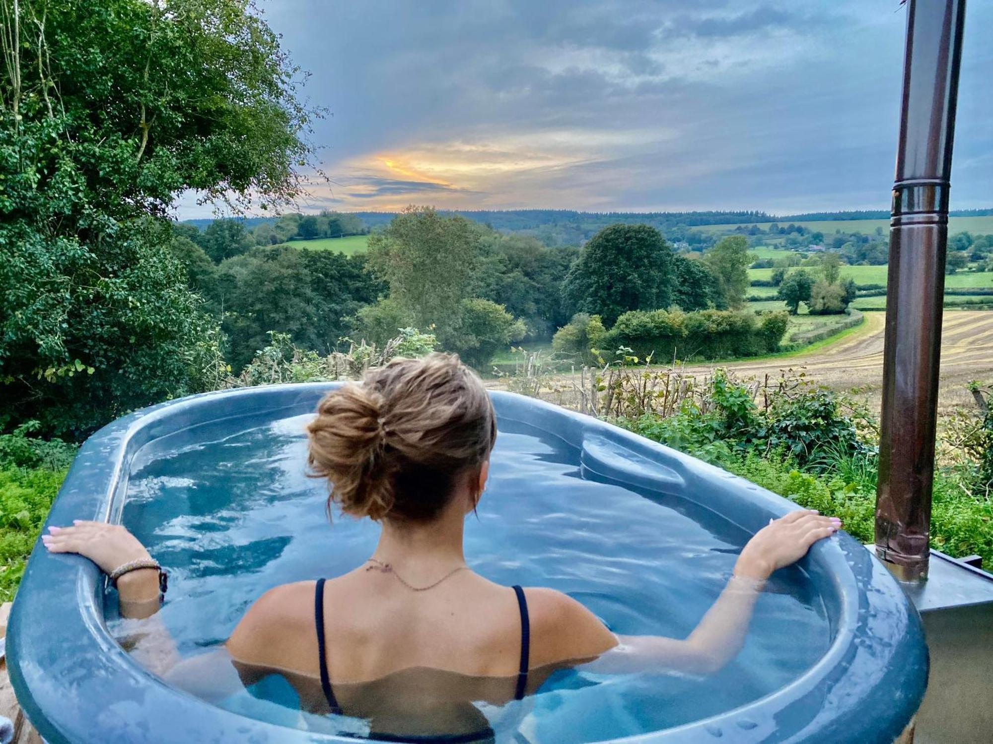 Romantic Nature Retreat, Luxury Glamping & Stargazing Views - Dragonfly Shepherd Hut Yarpole Esterno foto