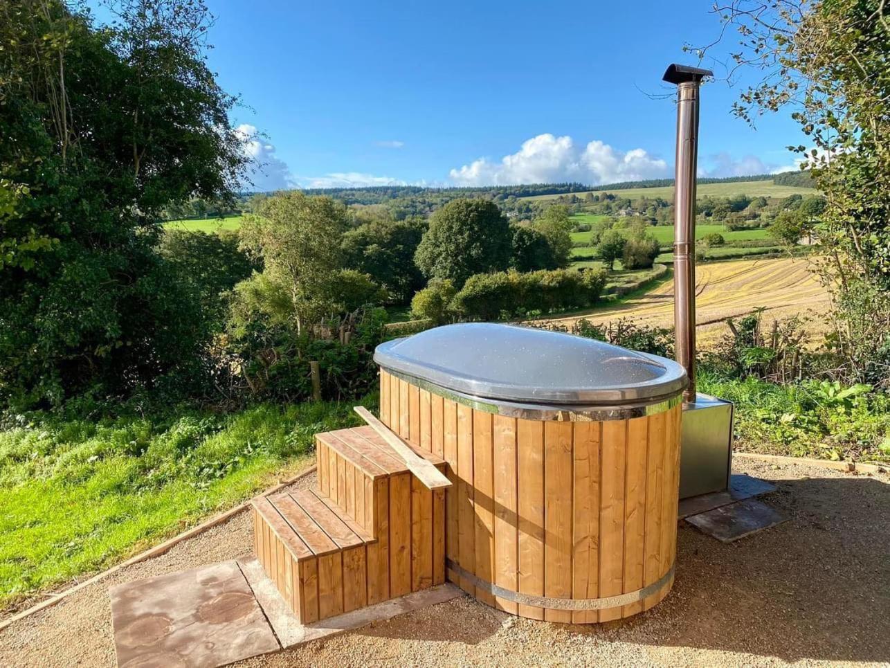 Romantic Nature Retreat, Luxury Glamping & Stargazing Views - Dragonfly Shepherd Hut Yarpole Esterno foto
