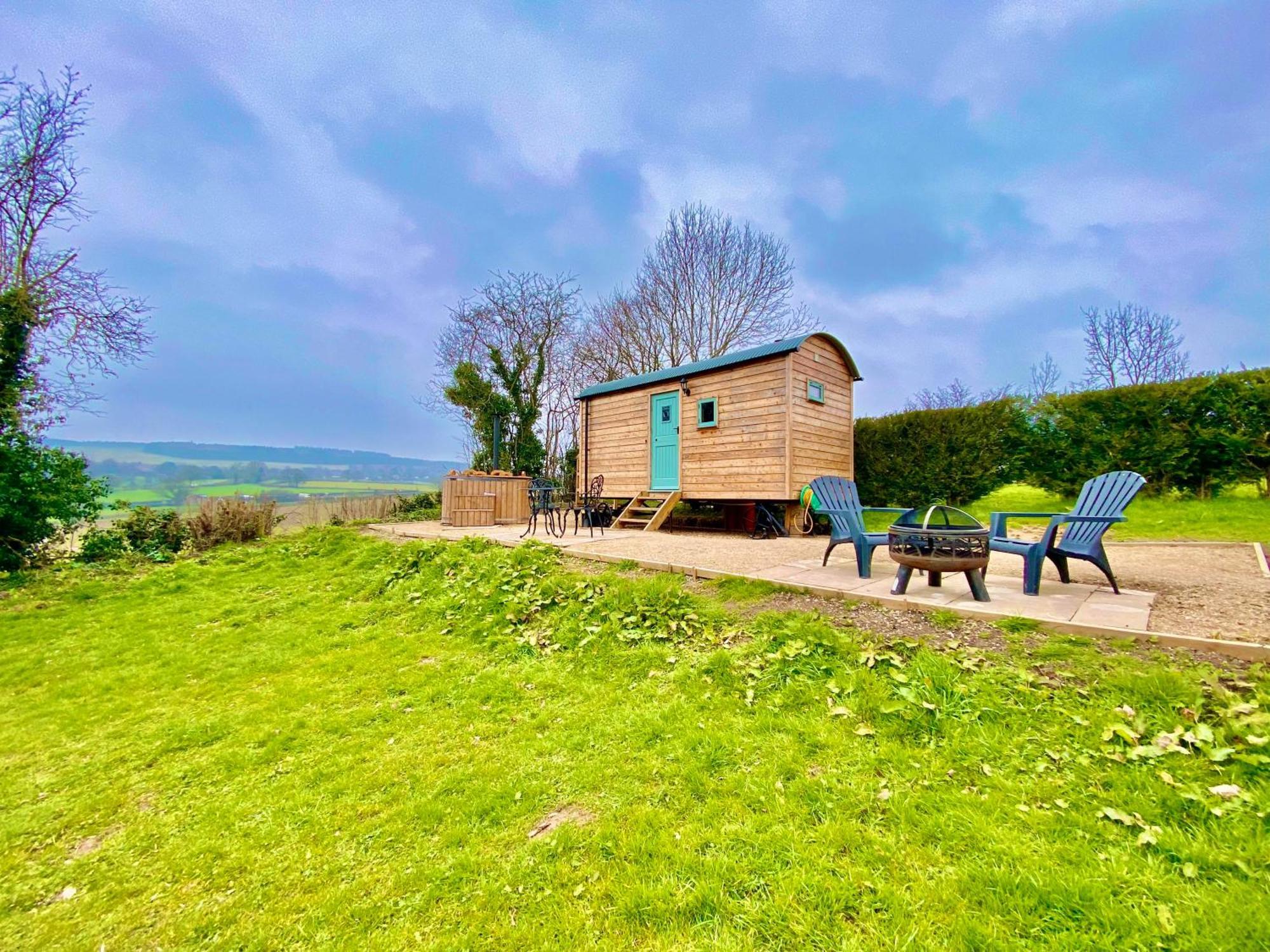 Romantic Nature Retreat, Luxury Glamping & Stargazing Views - Dragonfly Shepherd Hut Yarpole Esterno foto