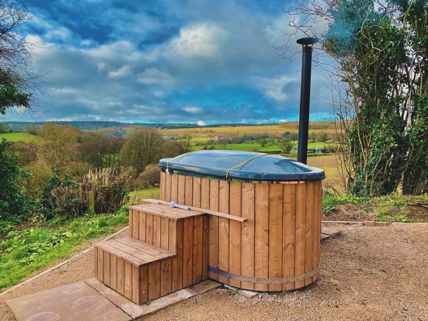 Romantic Nature Retreat, Luxury Glamping & Stargazing Views - Dragonfly Shepherd Hut Yarpole Esterno foto